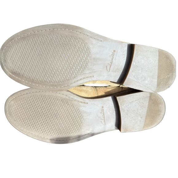 Clarks Women's Demi Beat Tan Suede Chelsea Slip On Ankle Bootie - Size 7 - Picture 10 of 10